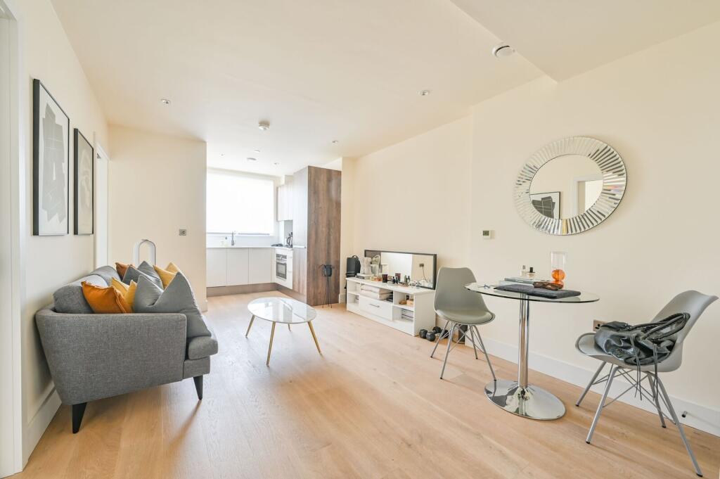 1 bed 1st Floor Flat for rent in Battersea. From Foxtons - Battersea