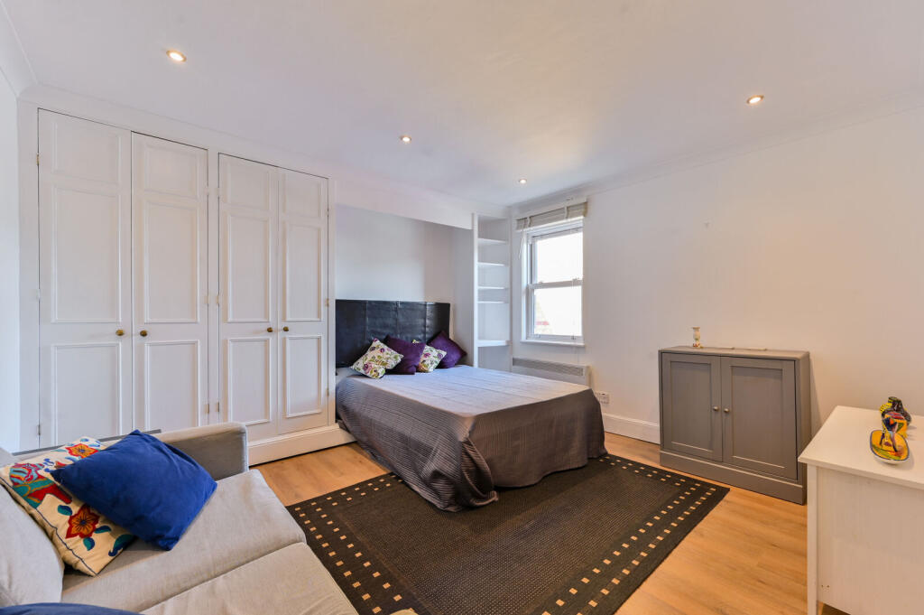 4 bed Studio for rent in Wandsworth. From Foxtons - Battersea