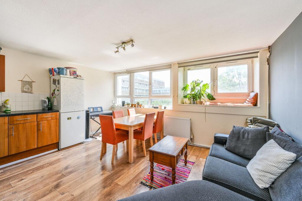 4 bed 1st Floor Flat for rent in London. From Foxtons - Battersea