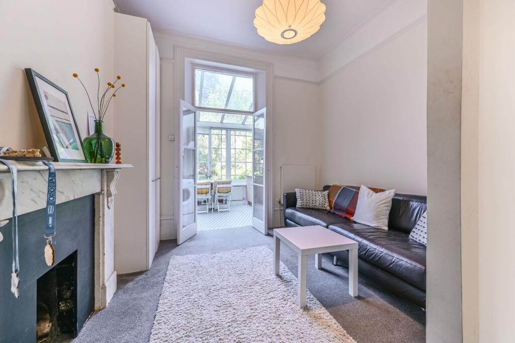 1 bed 1st Floor Flat for rent in London. From Foxtons - Battersea