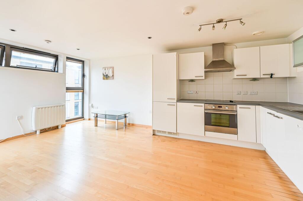 2 bed 1st Floor Flat for rent in Battersea. From Foxtons - Battersea
