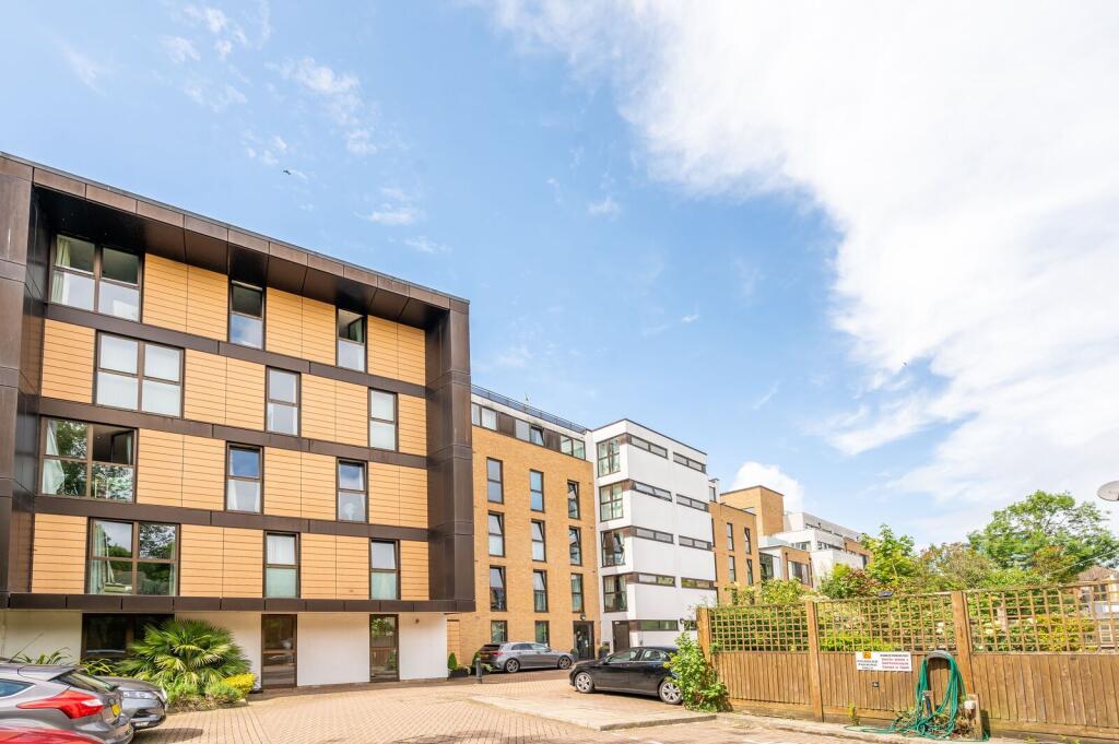 1 bed 1st Floor Flat for rent in London. From Foxtons - Battersea
