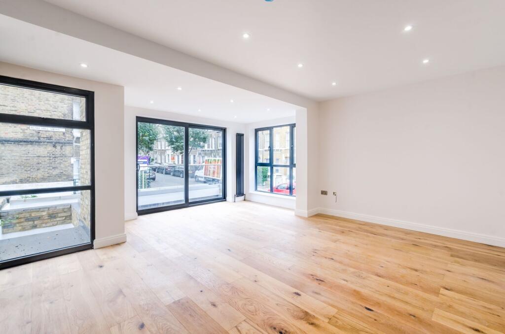 2 bed 1st Floor Flat for rent in London. From Foxtons - Battersea