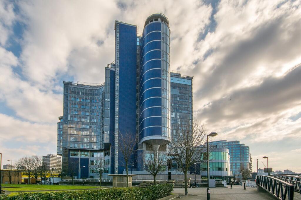 2 bed 1st Floor Flat for rent in London. From Foxtons - Battersea