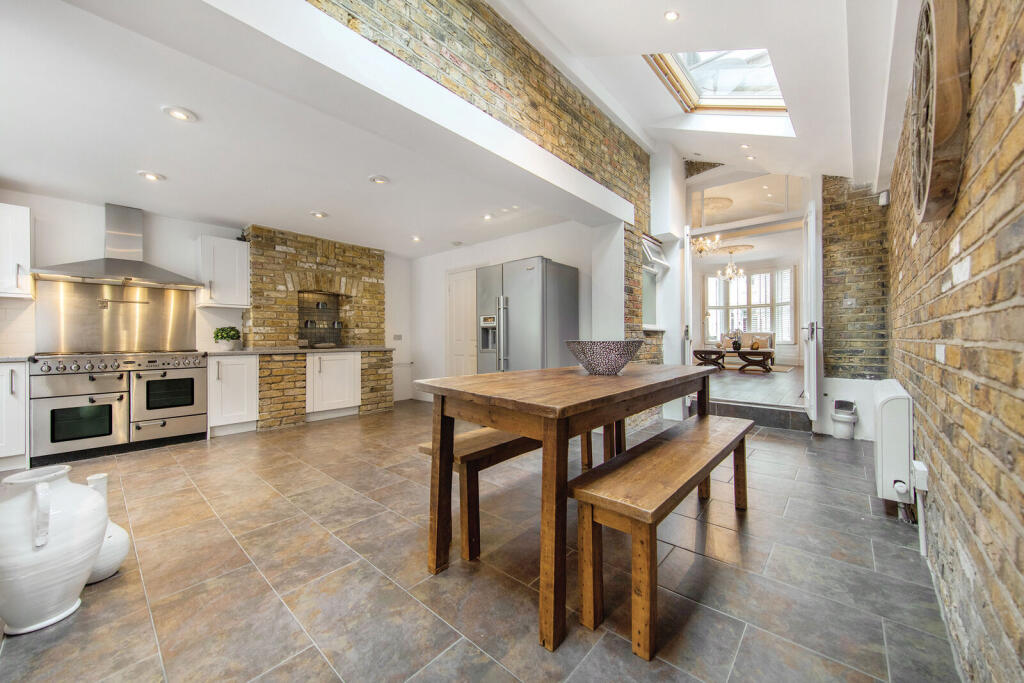 5 bed 1st Floor Flat for rent in London. From Foxtons - Battersea 5 bed 1st Floor Flat for rent in London. From Foxtons - Battersea