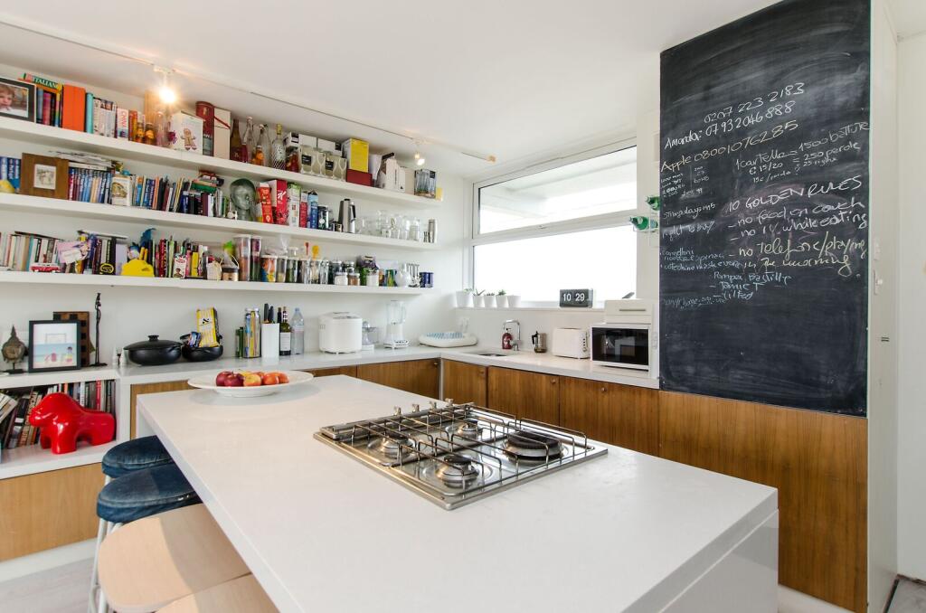 3 bed 1st Floor Flat for rent in London. From Foxtons - Battersea
