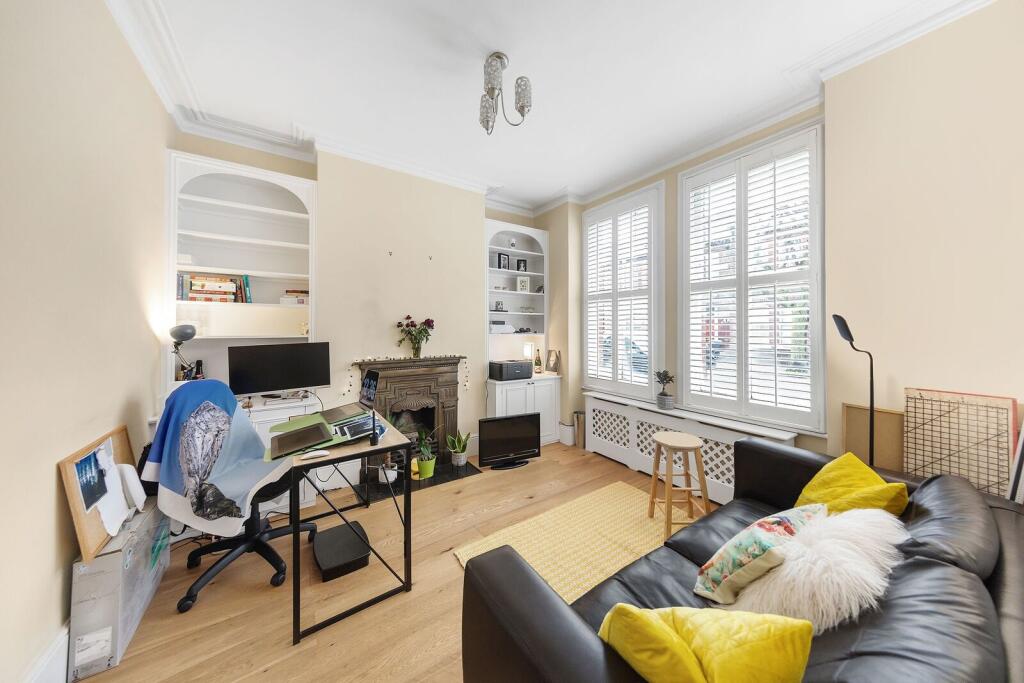 2 bed 1st Floor Flat for rent in London. From Foxtons - Battersea