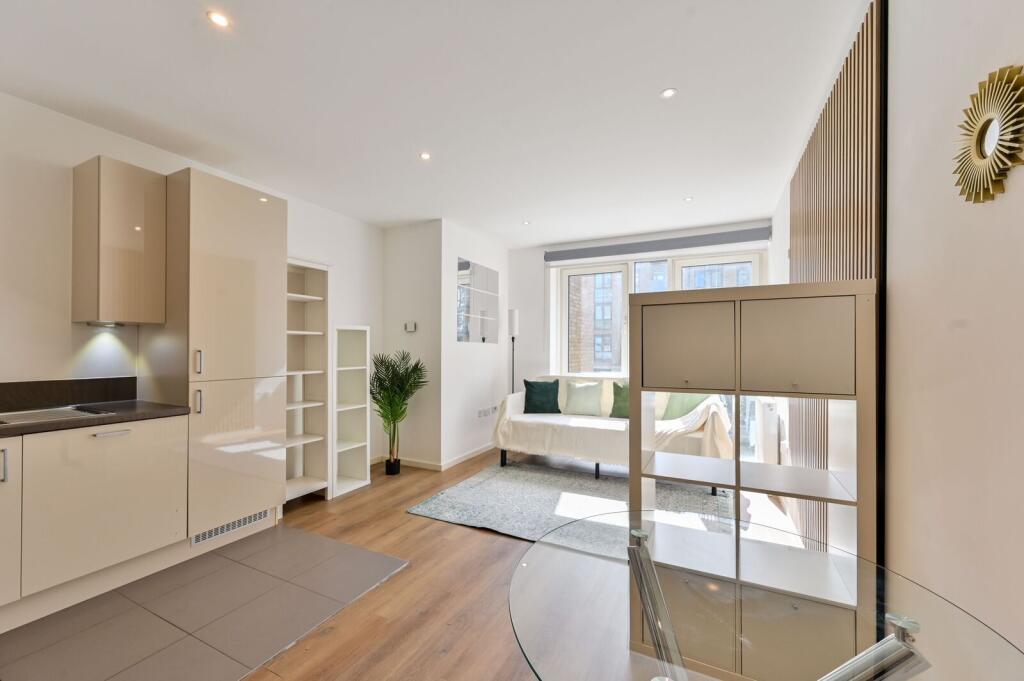 4 bed Studio for rent in Wandsworth. From Foxtons - Battersea