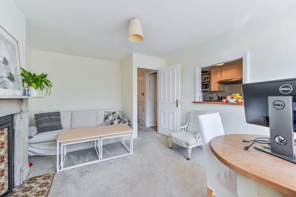 2 bed 1st Floor Flat for rent in Clapham. From Foxtons - Battersea 2 bed 1st Floor Flat for rent in Clapham. From Foxtons - Battersea
