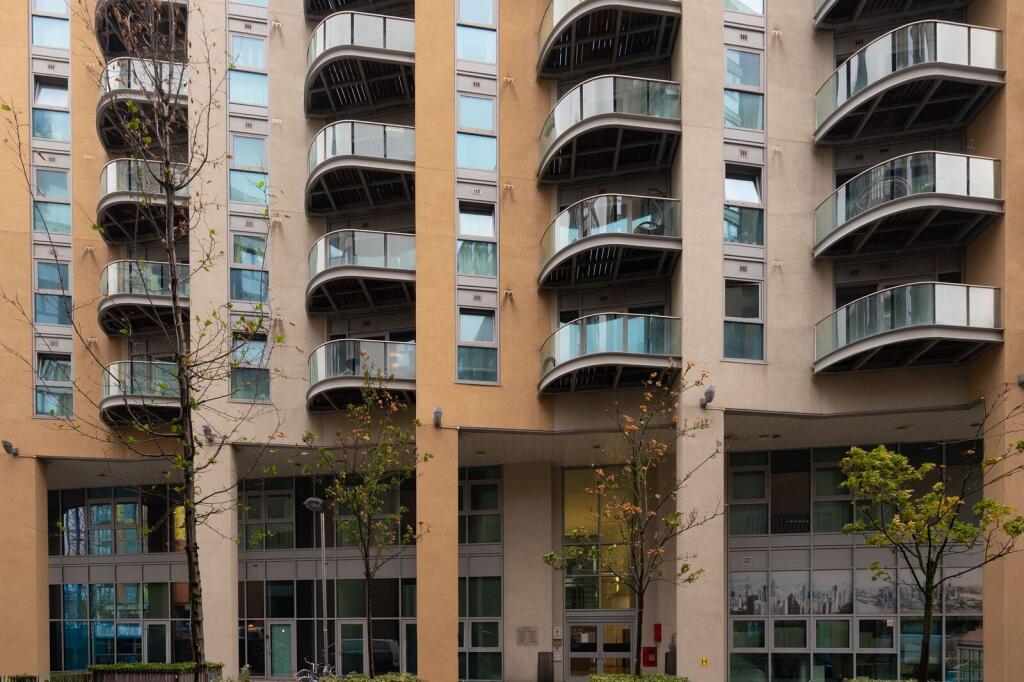 2 bed 1st Floor Flat for rent in Battersea. From Foxtons - Battersea