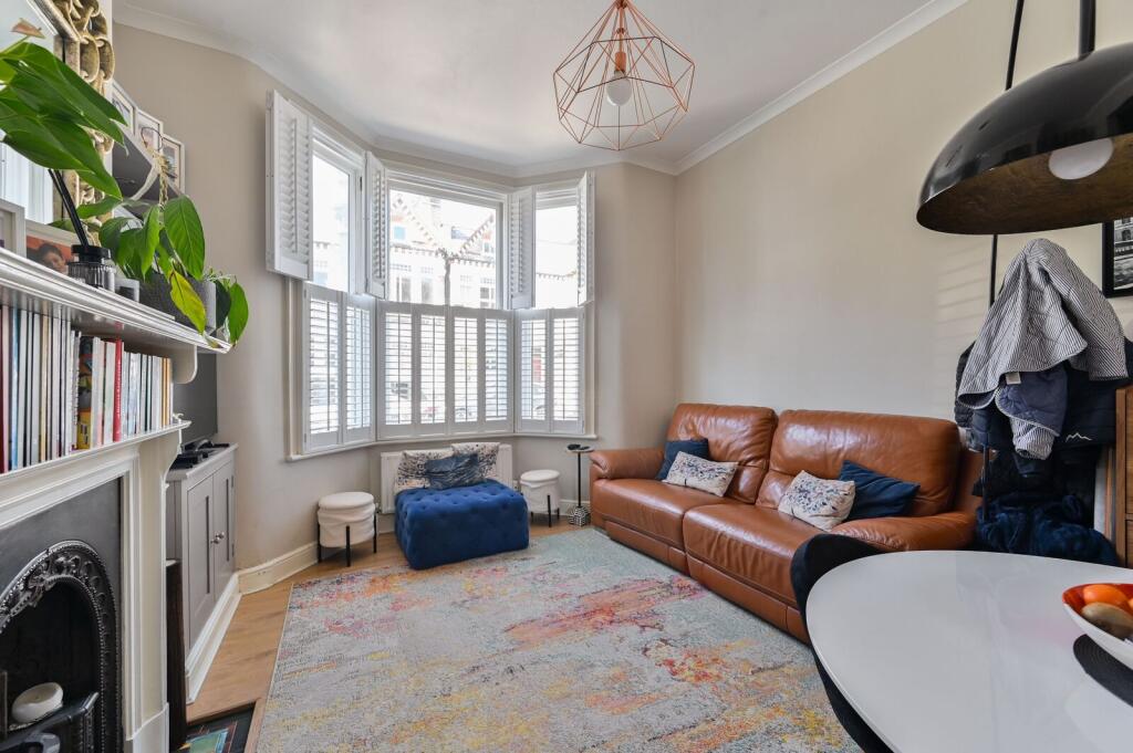 2 bed 1st Floor Flat for rent in Battersea. From Foxtons - Battersea