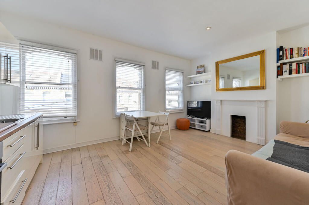2 bed 1st Floor Flat for rent in London. From Foxtons - Battersea 2 bed 1st Floor Flat for rent in London. From Foxtons - Battersea