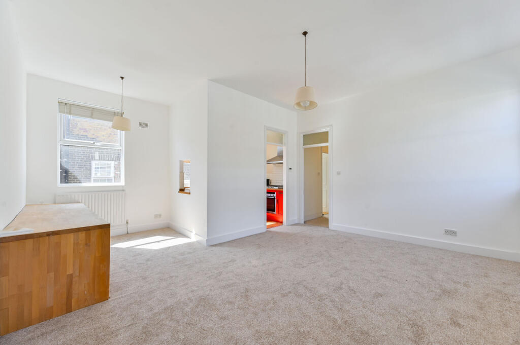 2 bed 1st Floor Flat for rent in London. From Foxtons - Battersea