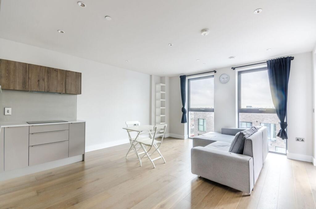 1 bed 1st Floor Flat for rent in London. From Foxtons - Battersea