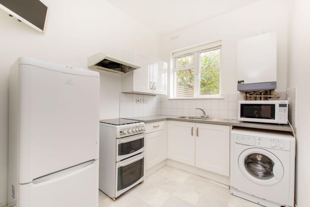 1 bed 1st Floor Flat for rent in London. From Foxtons - Battersea