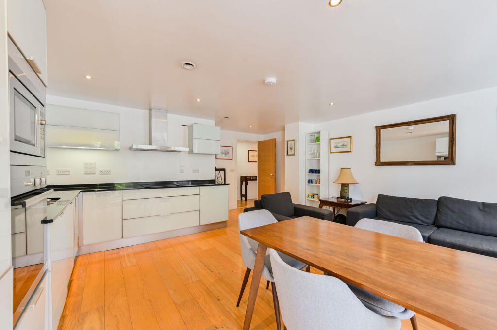2 bed 1st Floor Flat for rent in London. From Foxtons - Battersea
