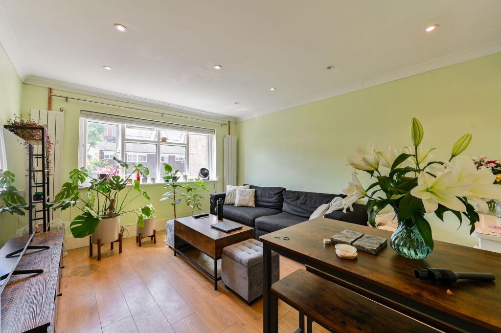 2 bed Annexe for rent in Battersea. From Foxtons - Battersea