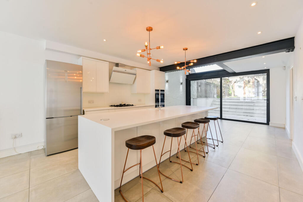5 bed Detached for rent in London. From Foxtons - Battersea 5 bed Detached for rent in London. From Foxtons - Battersea