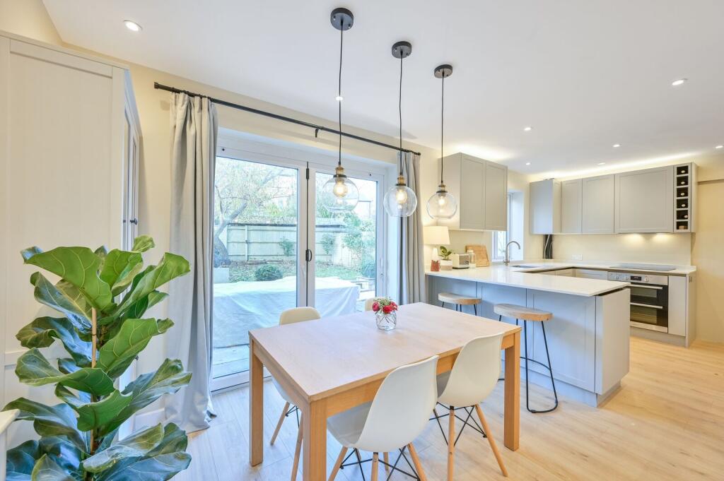 3 bed Semi Detached for rent in London. From Foxtons - Battersea