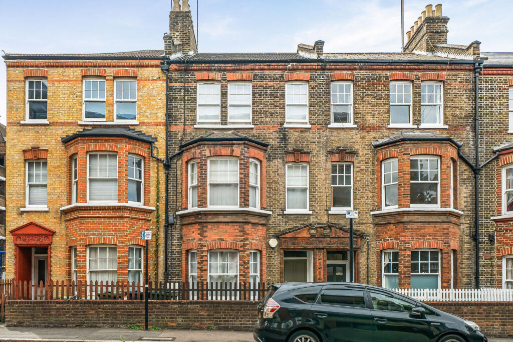 2 bed 1st Floor Flat for rent in Clapham. From Foxtons - Battersea 2 bed 1st Floor Flat for rent in Clapham. From Foxtons - Battersea