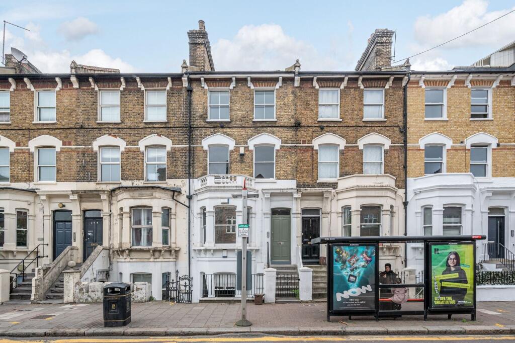 2 bed 1st Floor Flat for rent in Battersea. From Foxtons - Battersea