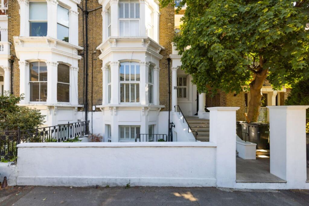 2 bed 1st Floor Flat for rent in Clapham. From Foxtons - Battersea 2 bed 1st Floor Flat for rent in Clapham. From Foxtons - Battersea