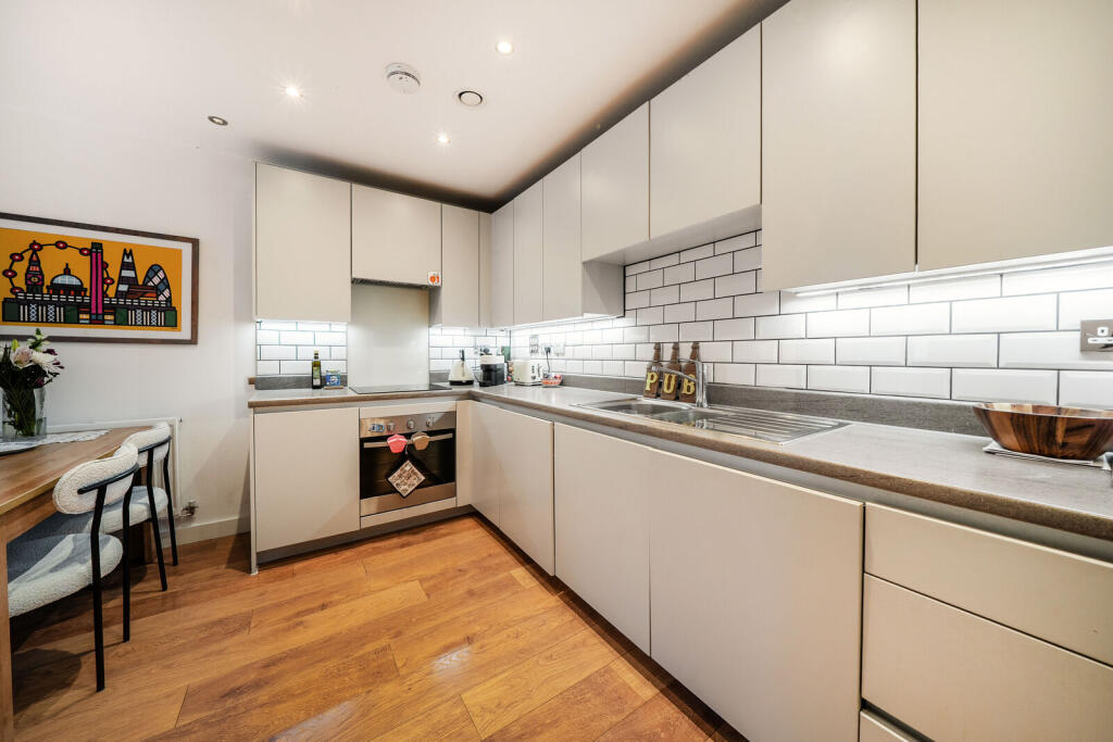 1 bed 1st Floor Flat for rent in Clapham. From Foxtons - Battersea 1 bed 1st Floor Flat for rent in Clapham. From Foxtons - Battersea