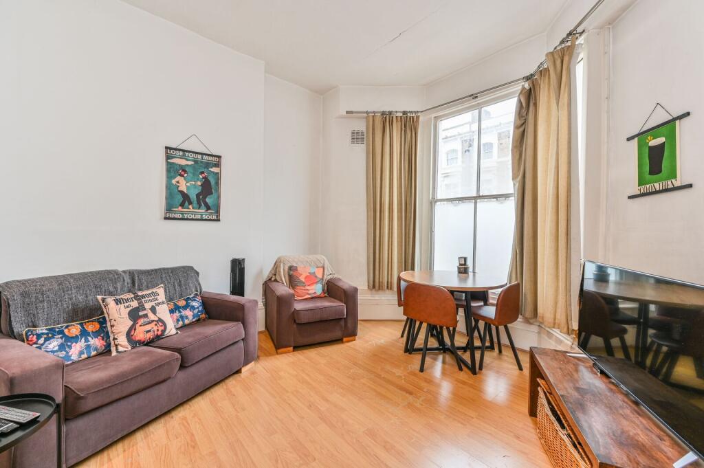 1 bed 1st Floor Flat for rent in London. From Foxtons - Battersea