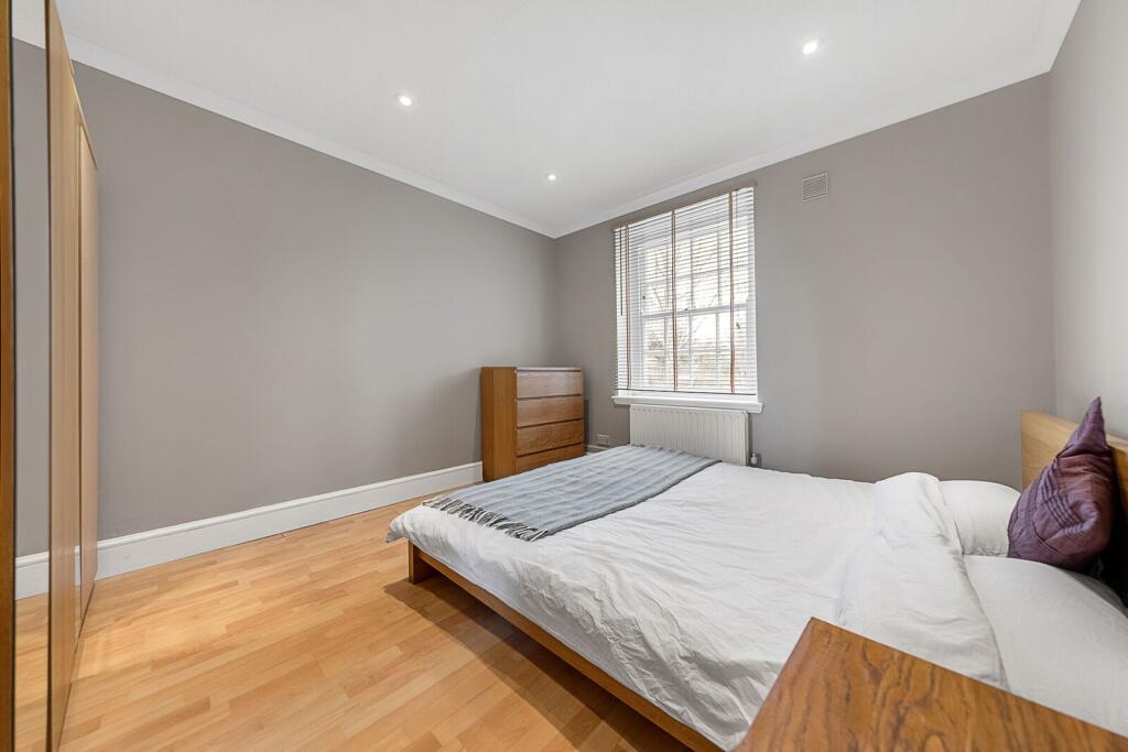 2 bed 1st Floor Flat for rent in London. From Foxtons - Battersea
