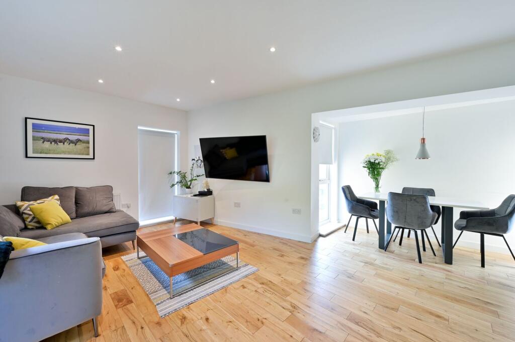 2 bed 1st Floor Flat for rent in London. From Foxtons - Battersea