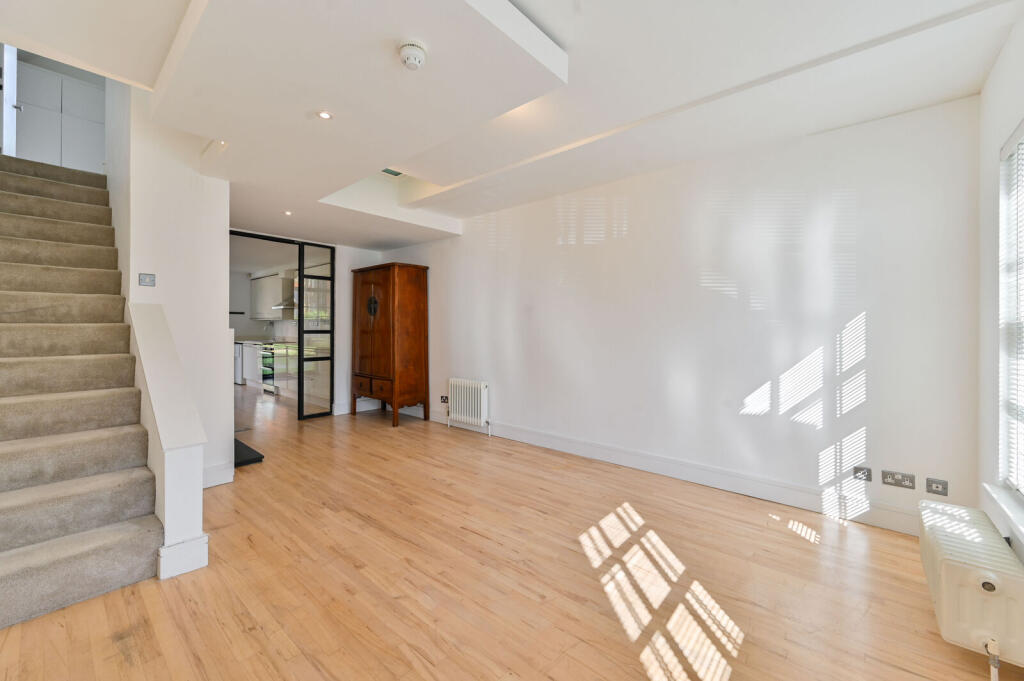 2 bed Detached for rent in London. From Foxtons - Battersea