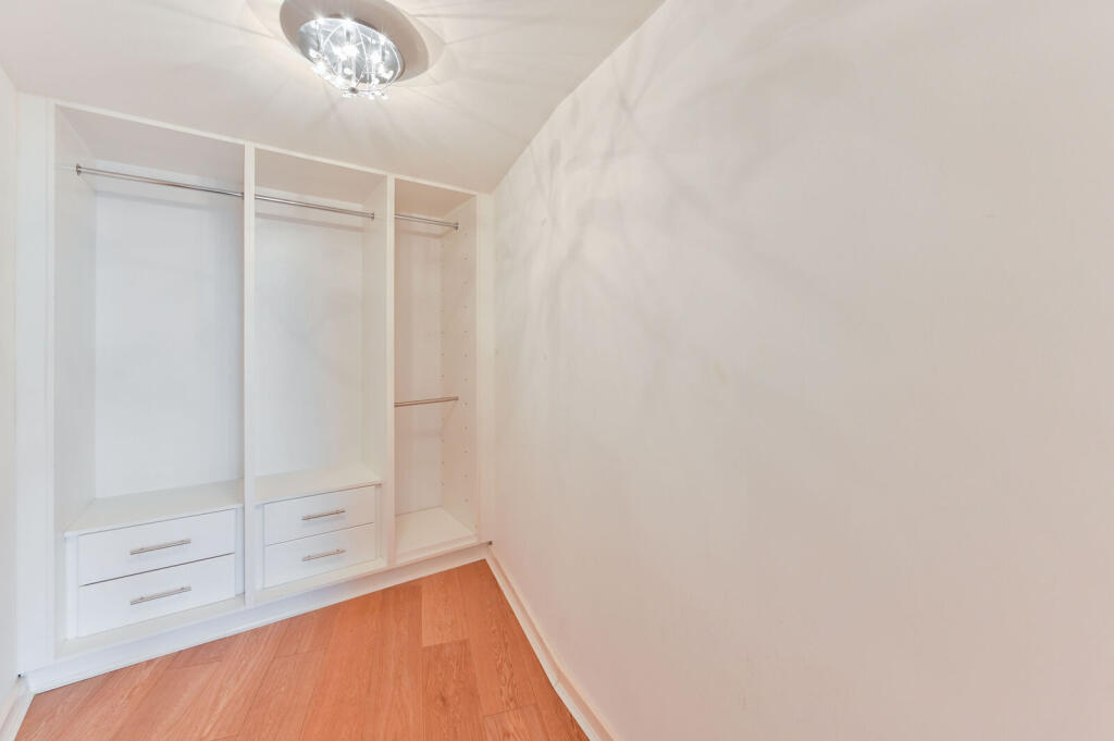1 bed 1st Floor Flat for rent in London. From Foxtons - Battersea