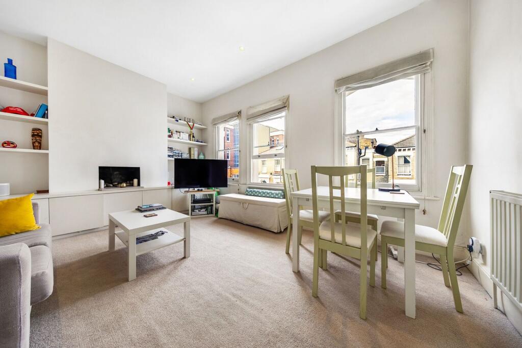 2 bed 1st Floor Flat for rent in London. From Foxtons - Battersea