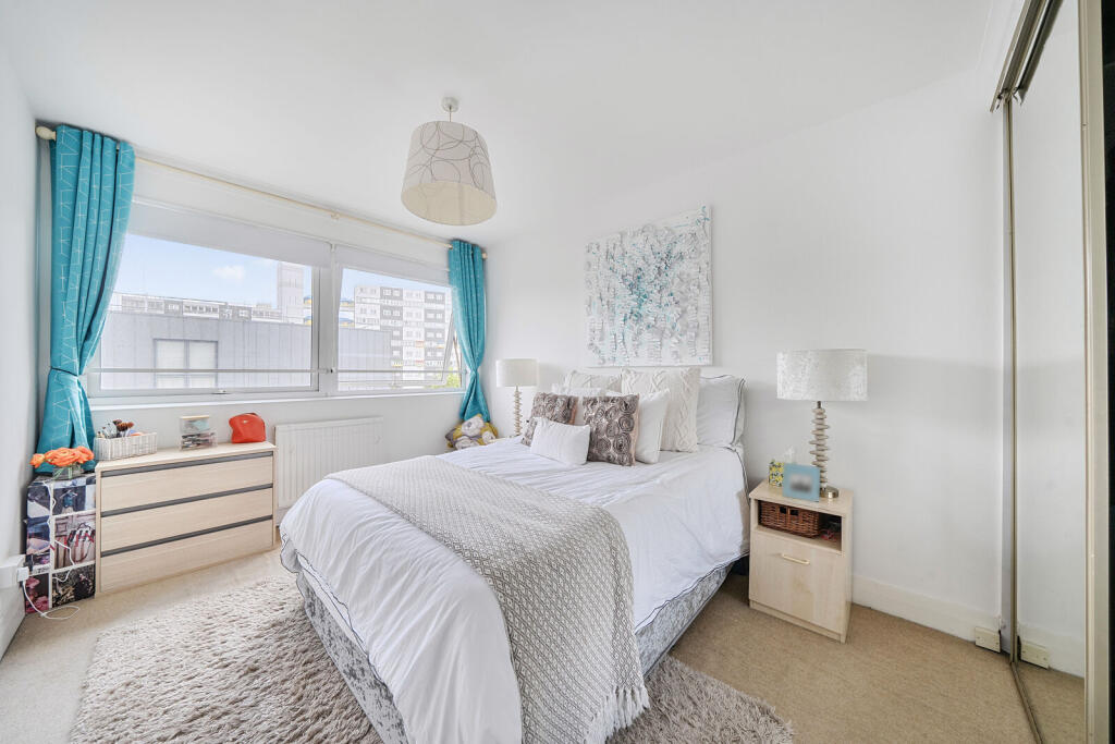 1 bed 1st Floor Flat for rent in London. From Foxtons - Battersea