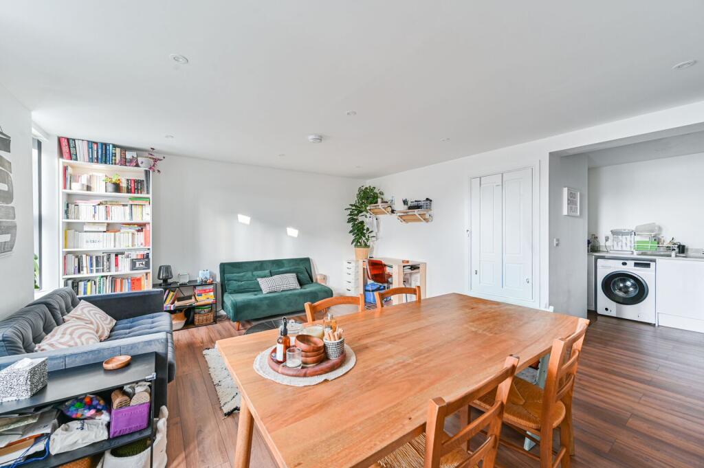 2 bed 1st Floor Flat for rent in London. From Foxtons - Blackheath 2 bed 1st Floor Flat for rent in London. From Foxtons - Blackheath