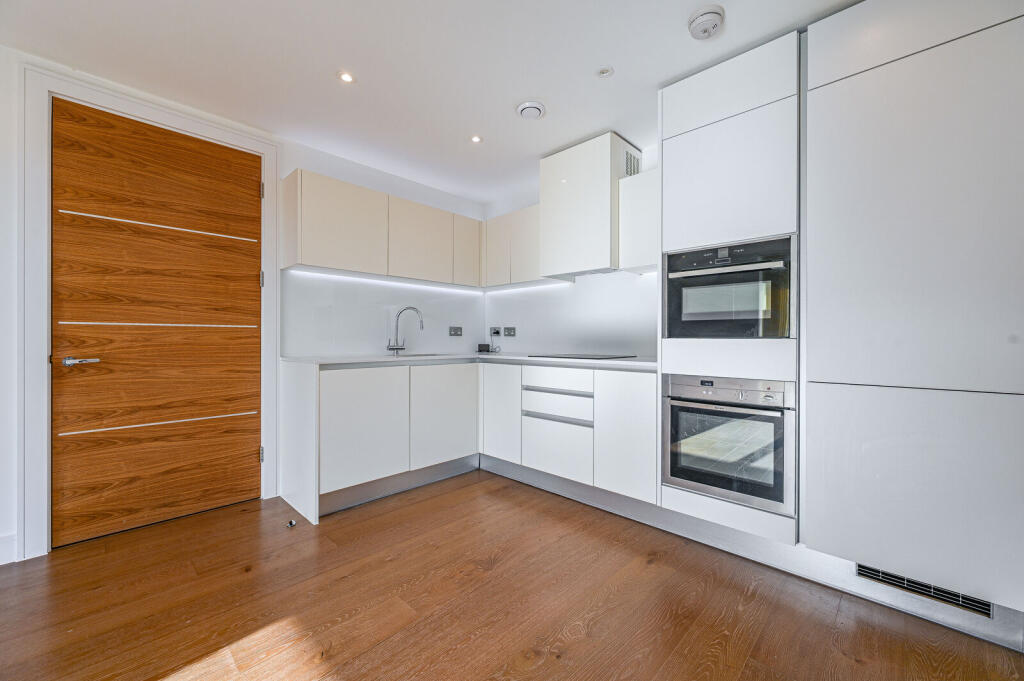 2 bed 1st Floor Flat for rent in London. From Foxtons - Blackheath
