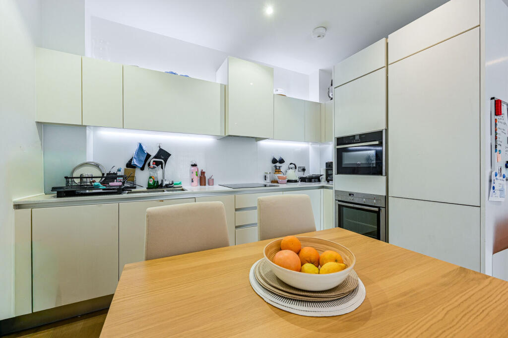 3 bed 1st Floor Flat for rent in London. From Foxtons - Blackheath 3 bed 1st Floor Flat for rent in London. From Foxtons - Blackheath