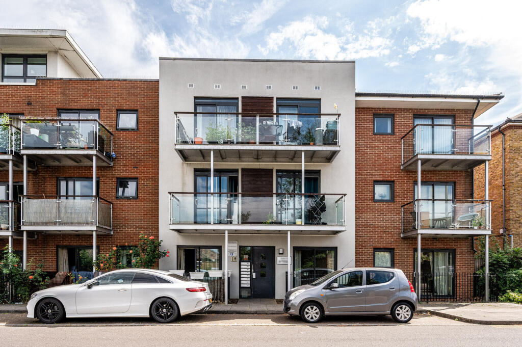 2 bed 1st Floor Flat for rent in London. From Foxtons - Blackheath 2 bed 1st Floor Flat for rent in London. From Foxtons - Blackheath