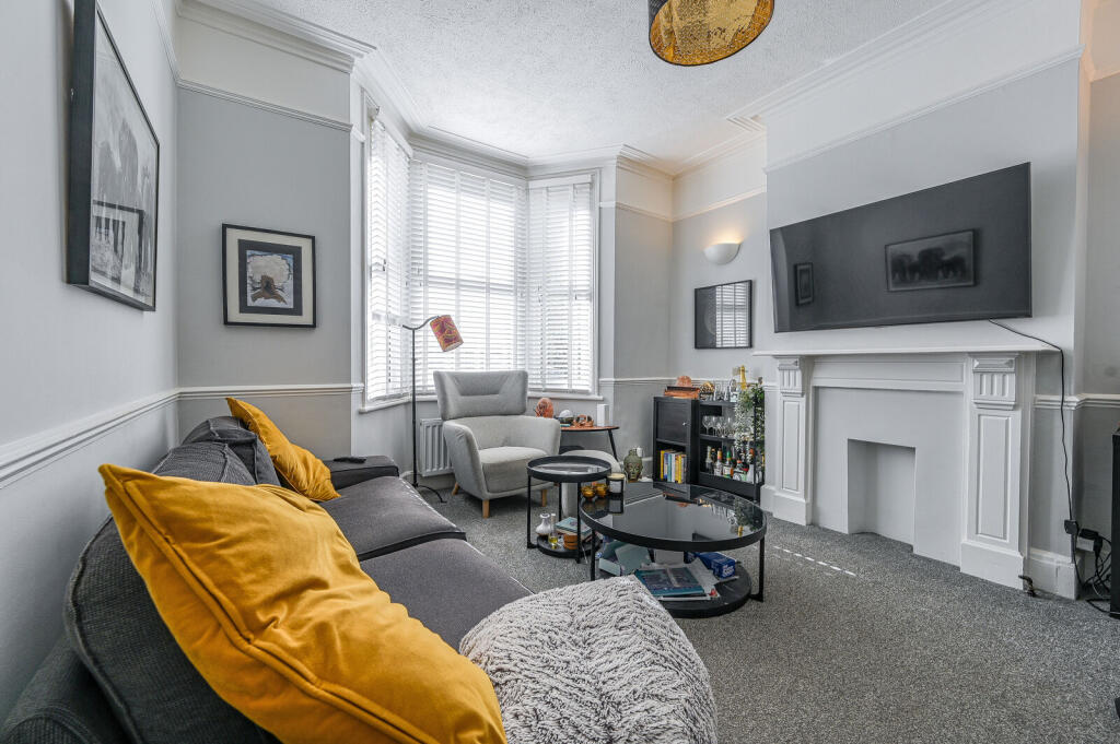 3 bed Mid Terraced House for rent in London. From Foxtons - Blackheath