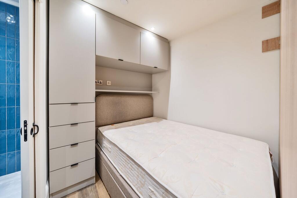 1 bed 1st Floor Flat for rent in London. From Foxtons - Brixton