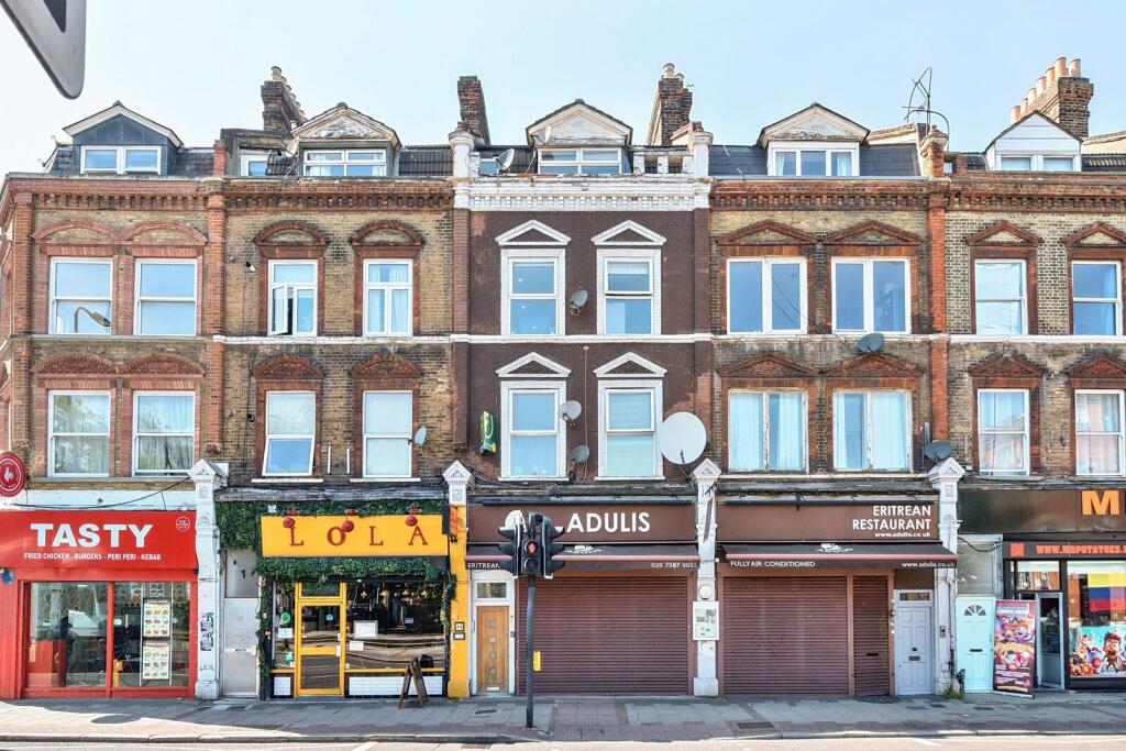 3 bed 1st Floor Flat for rent in Camberwell. From Foxtons - Brixton