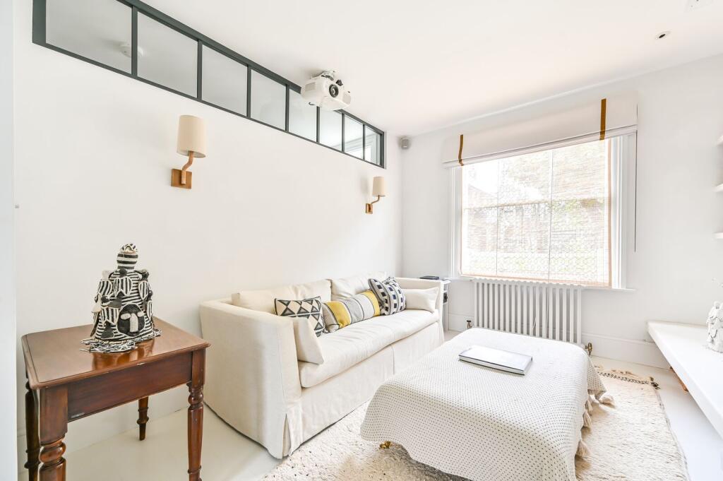 3 bed Mid Terraced House for rent in Clapham. From Foxtons - Brixton 3 bed Mid Terraced House for rent in Clapham. From Foxtons - Brixton