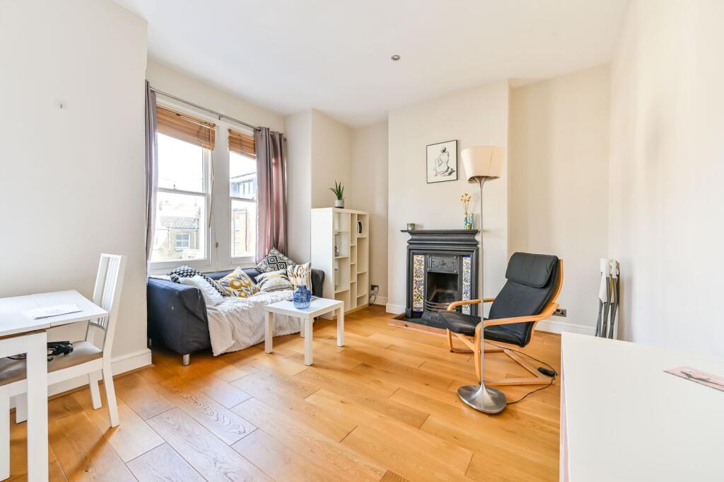 2 bed 1st Floor Flat for rent in London. From Foxtons - Brixton
