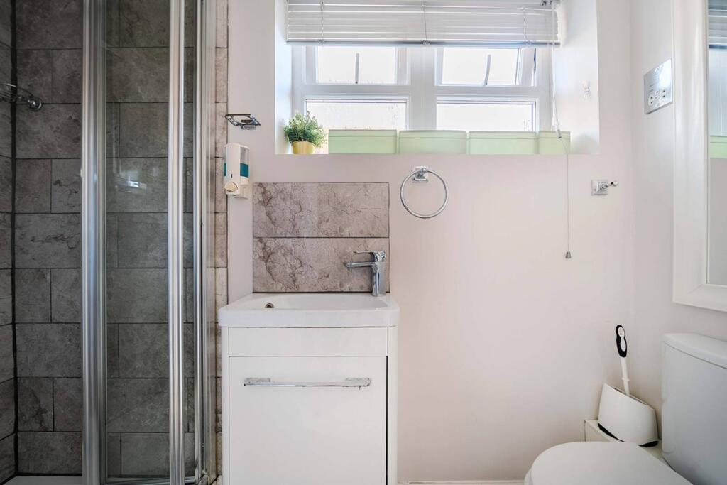 0 bed Studio for rent in Keston Mark. From Foxtons - Bromley