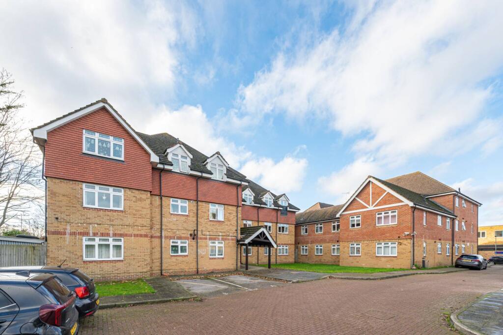 2 bed 1st Floor Flat for rent in Keston Mark. From Foxtons - Bromley 2 bed 1st Floor Flat for rent in Keston Mark. From Foxtons - Bromley