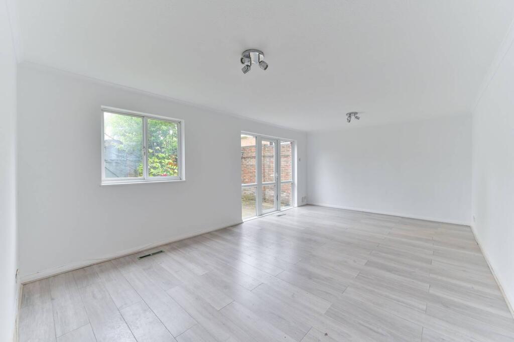 5 bed Semi Detached for rent in Chislehurst. From Foxtons - Bromley