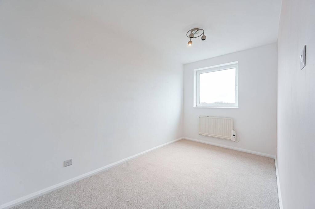 2 bed 1st Floor Flat for rent in Beckenham. From Foxtons - Bromley