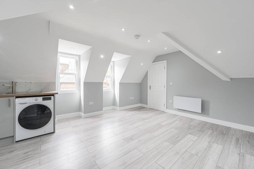 1 bed 1st Floor Flat for rent in Chislehurst. From Foxtons - Bromley