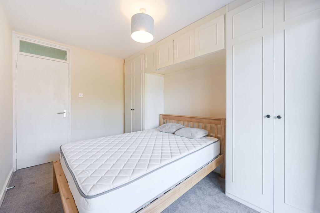 2 bed 1st Floor Flat for rent in Chislehurst. From Foxtons - Bromley