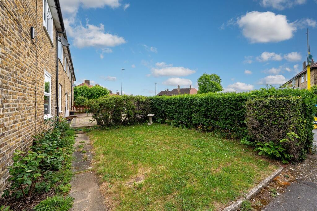 3 bed End of Terrace for rent in Catford. From Foxtons - Bromley